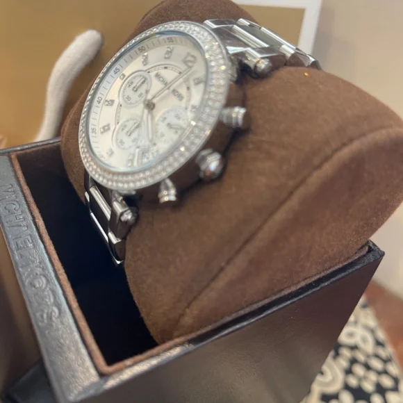 Watch - Picture 3 of 8